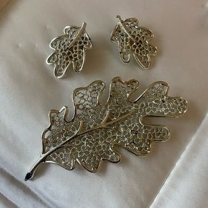 Vintage SARAHCOVENTRY OAKLEAF DEMIPARURE